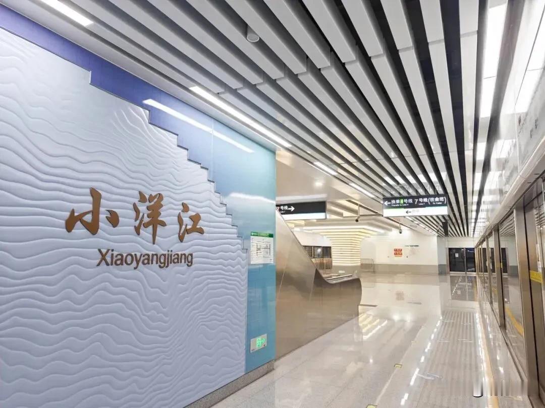 70岁以上老头老太真的没必要去凑这个试乘的热闹，人多拥挤不安全还挺危险的，等到1