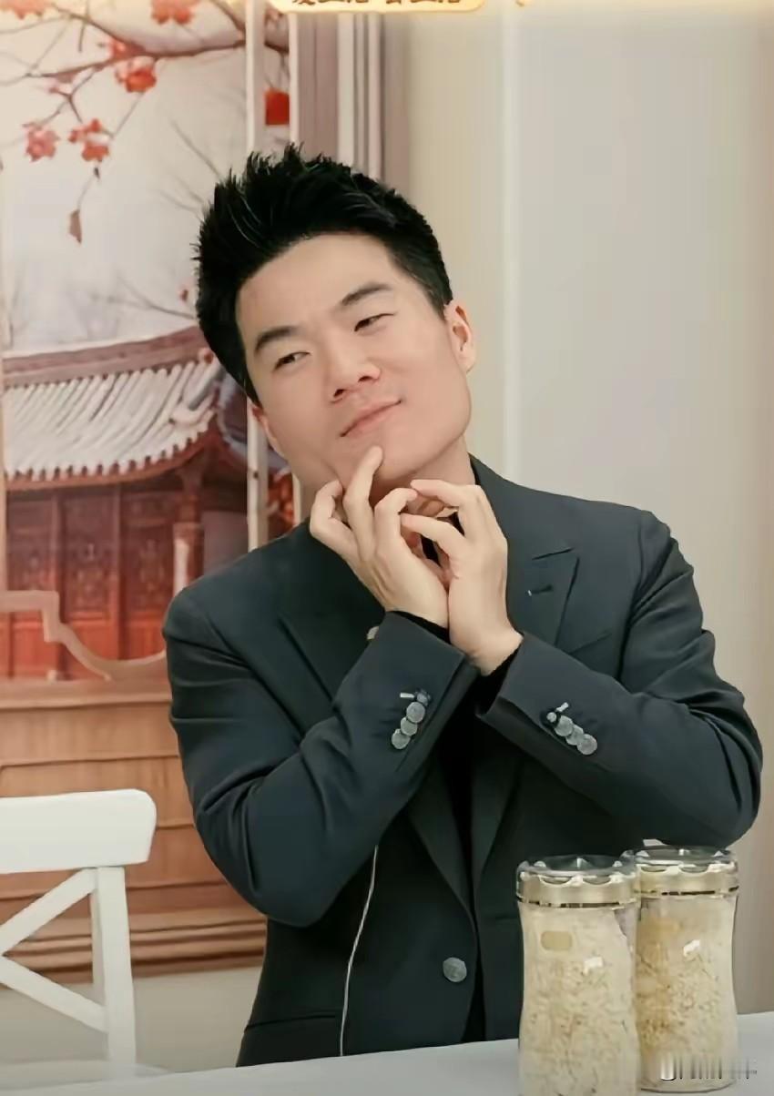 董宇辉又要开跨年演唱会了？
据说董宇辉不想开，而是粉丝们强烈要求。
粉丝们还心疼