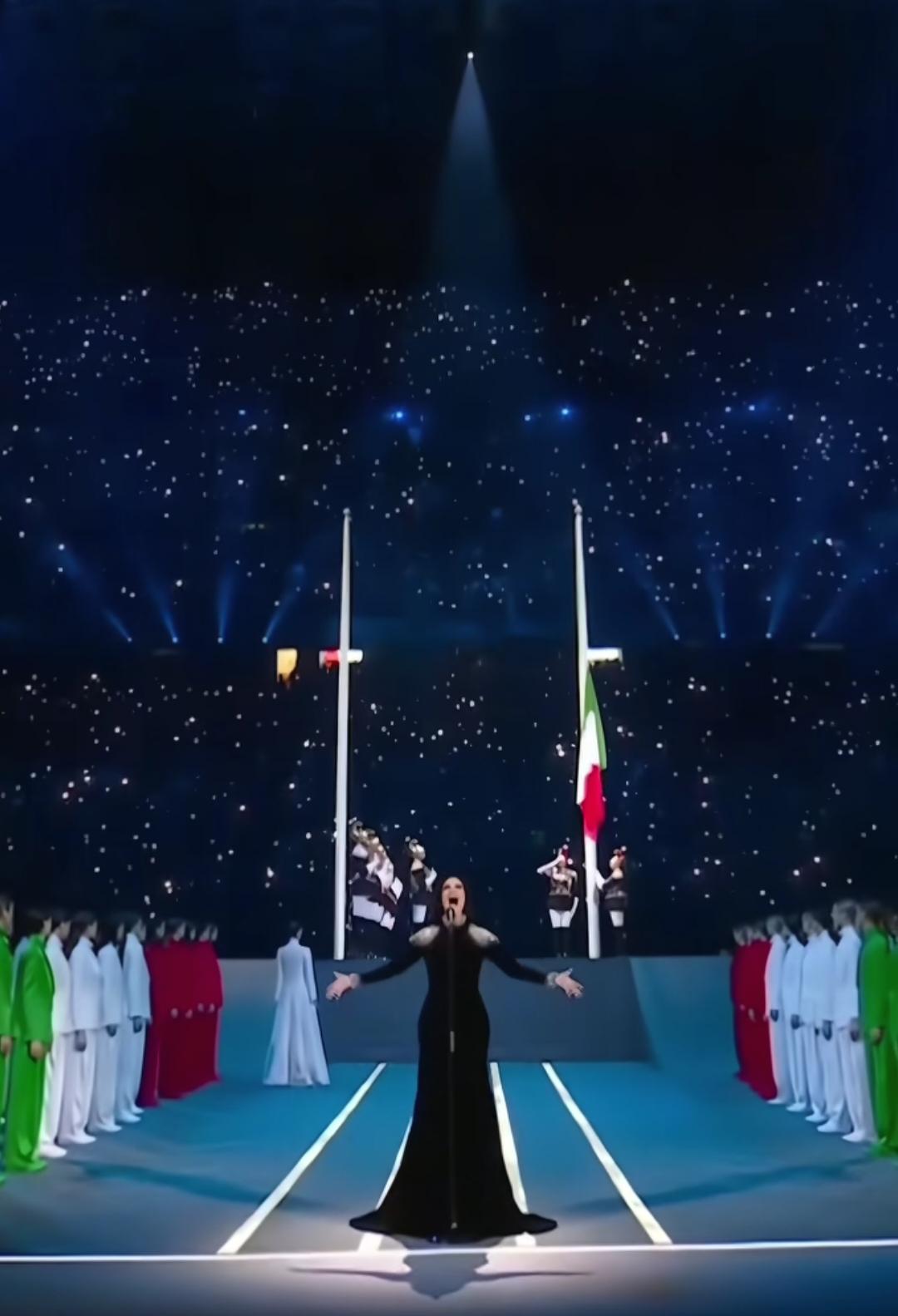 米兰冬奥会正式开幕了，各国运动员也正式进行各项激烈的比赛。
    而美国国内的