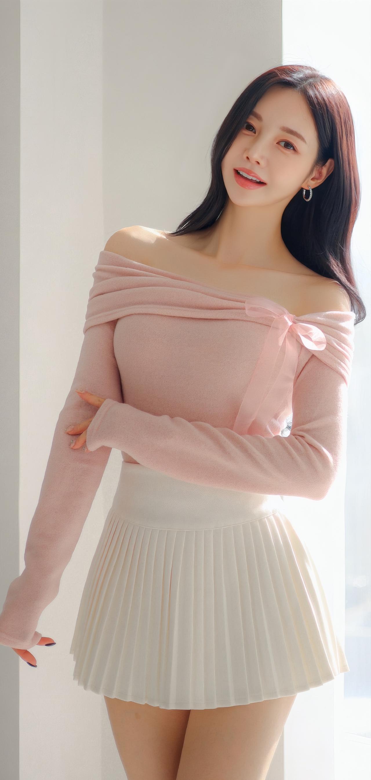 温柔粉裙少女，甜美笑容，阳光洒落，少女心满满！🌞💕