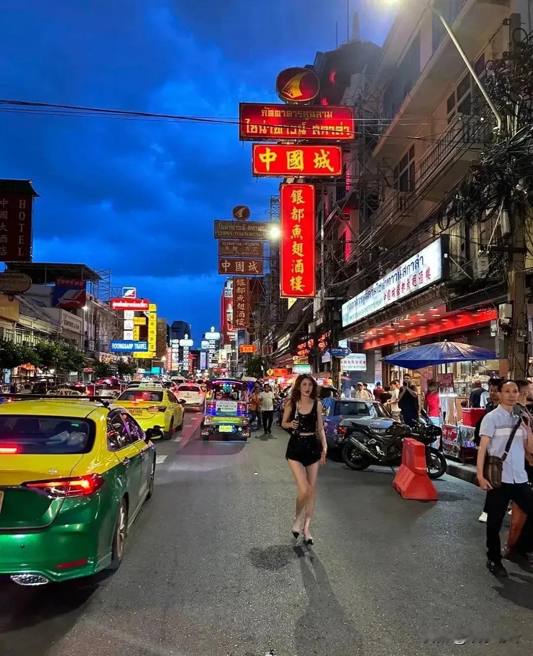 一度不敢相信这是洪欣！明明已经54岁的人了，皮肤居然还这么光滑，年轻的就像24岁