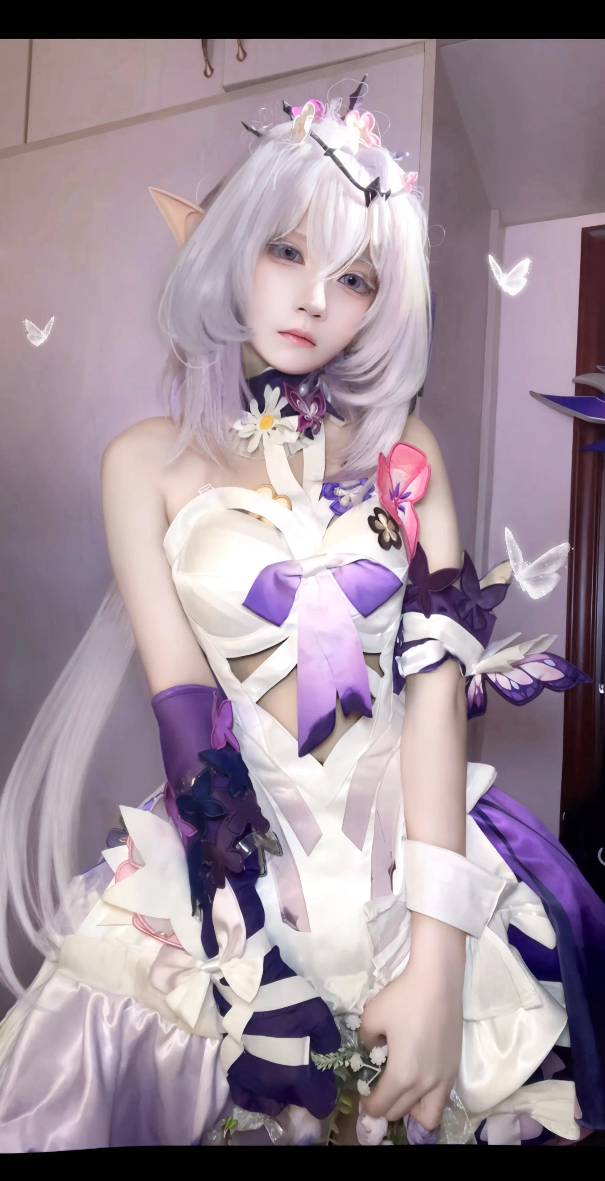 这相拥短短的一瞬，却是我活过的证明。