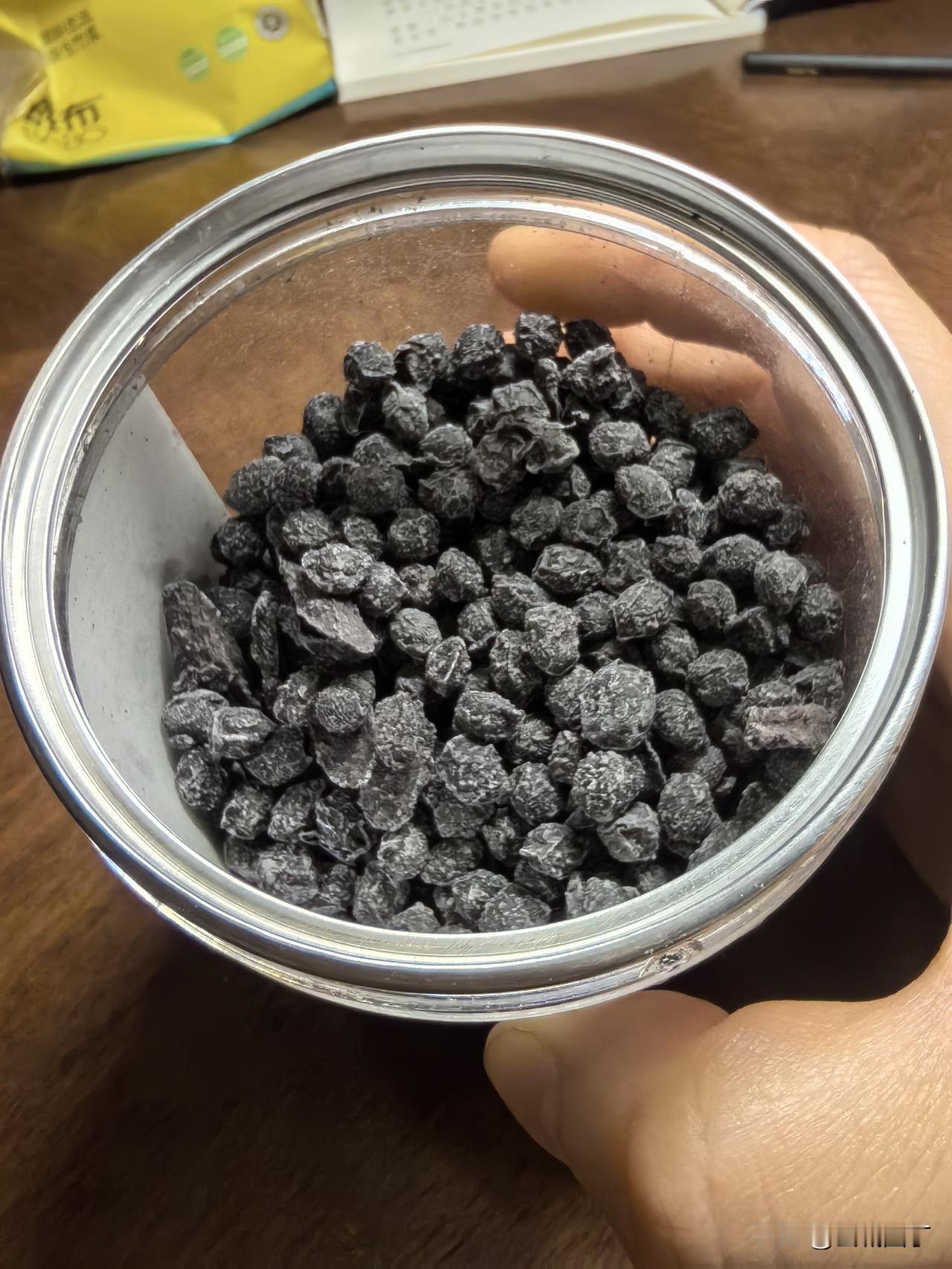 我该听谁的？两位头条朋友完全相反的说法。

一位朋友留言说：“张老师，下架橱窗里