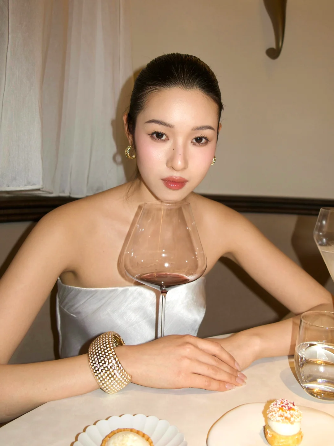 好隆重一女的🍷