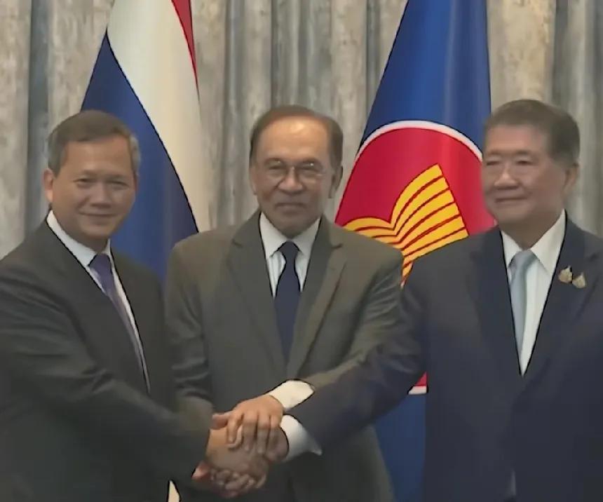 泰柬虽停火，但小动作仍不断！
据泰代总理普坦回应，停火协议生效当晚，柬士兵率先打