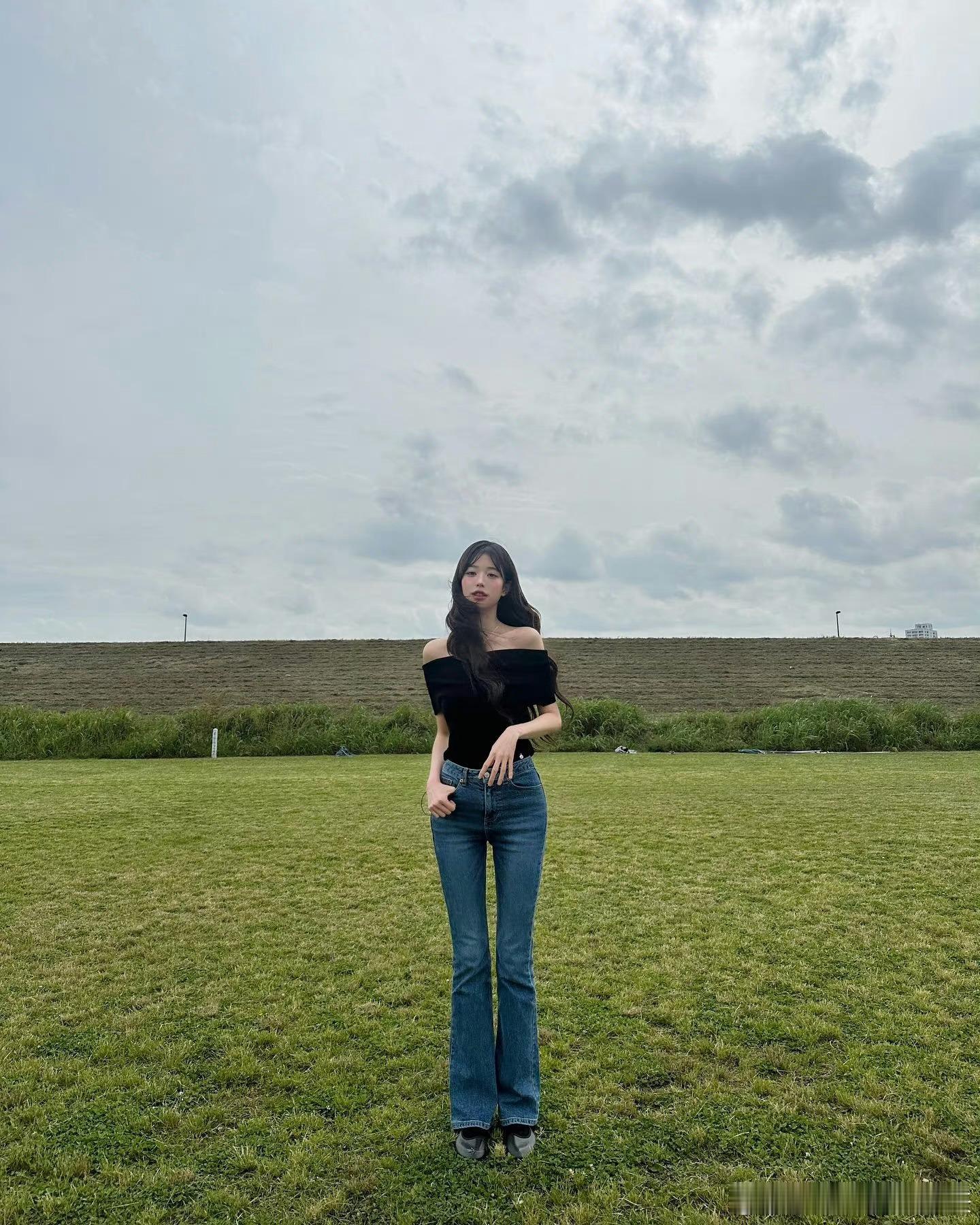 #张元英牛仔裤全身照# 真完美养成系爱豆，张元英牛仔裤全身照，比例绝了 ​​​
