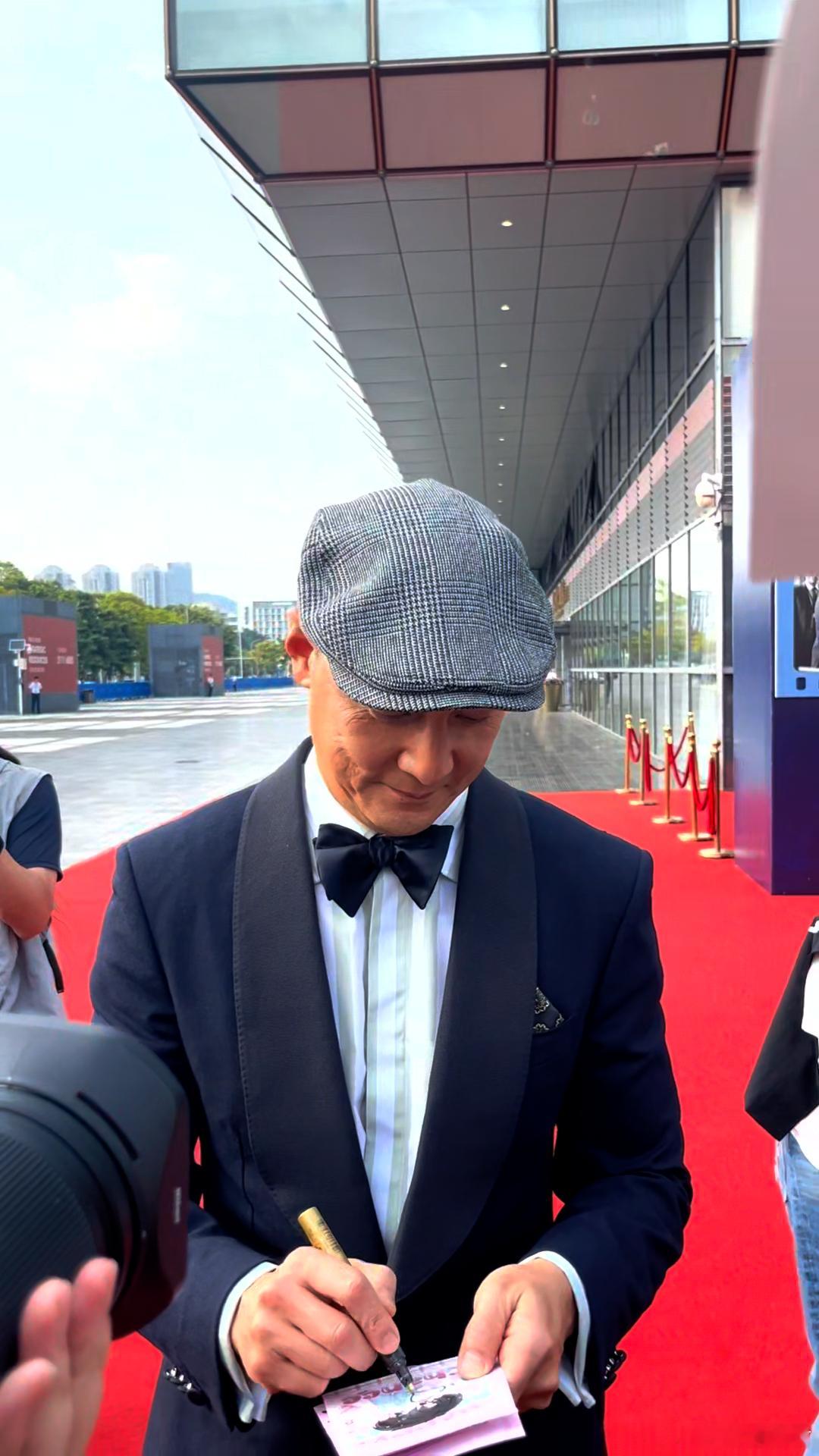 阿祖收到了lazuzu寒战1994有点子东西。阿祖收到lazuzu完全是经典场面