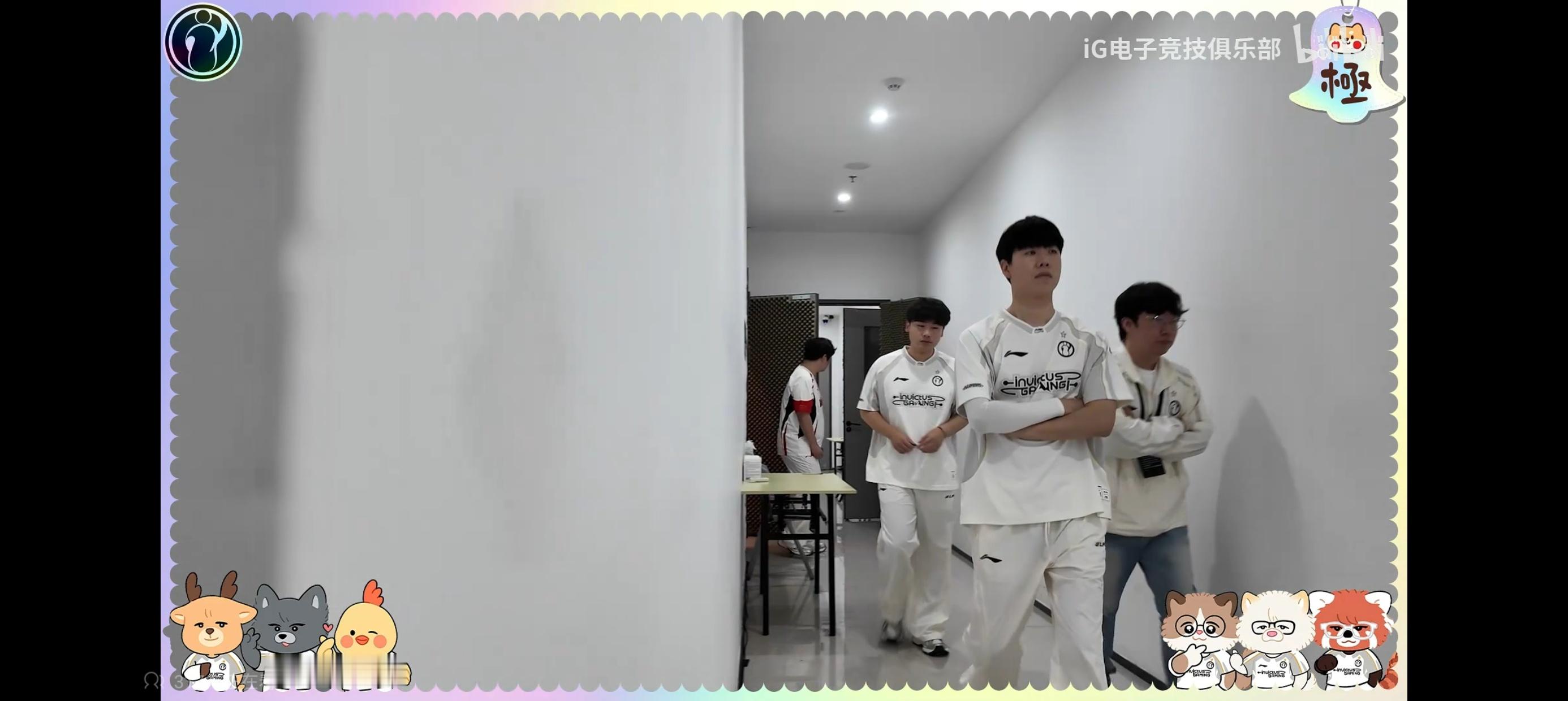 那些说李俊跑走的人呢，大概是视频从来不看完整的吧，李俊之前视频又不是没出现过Th