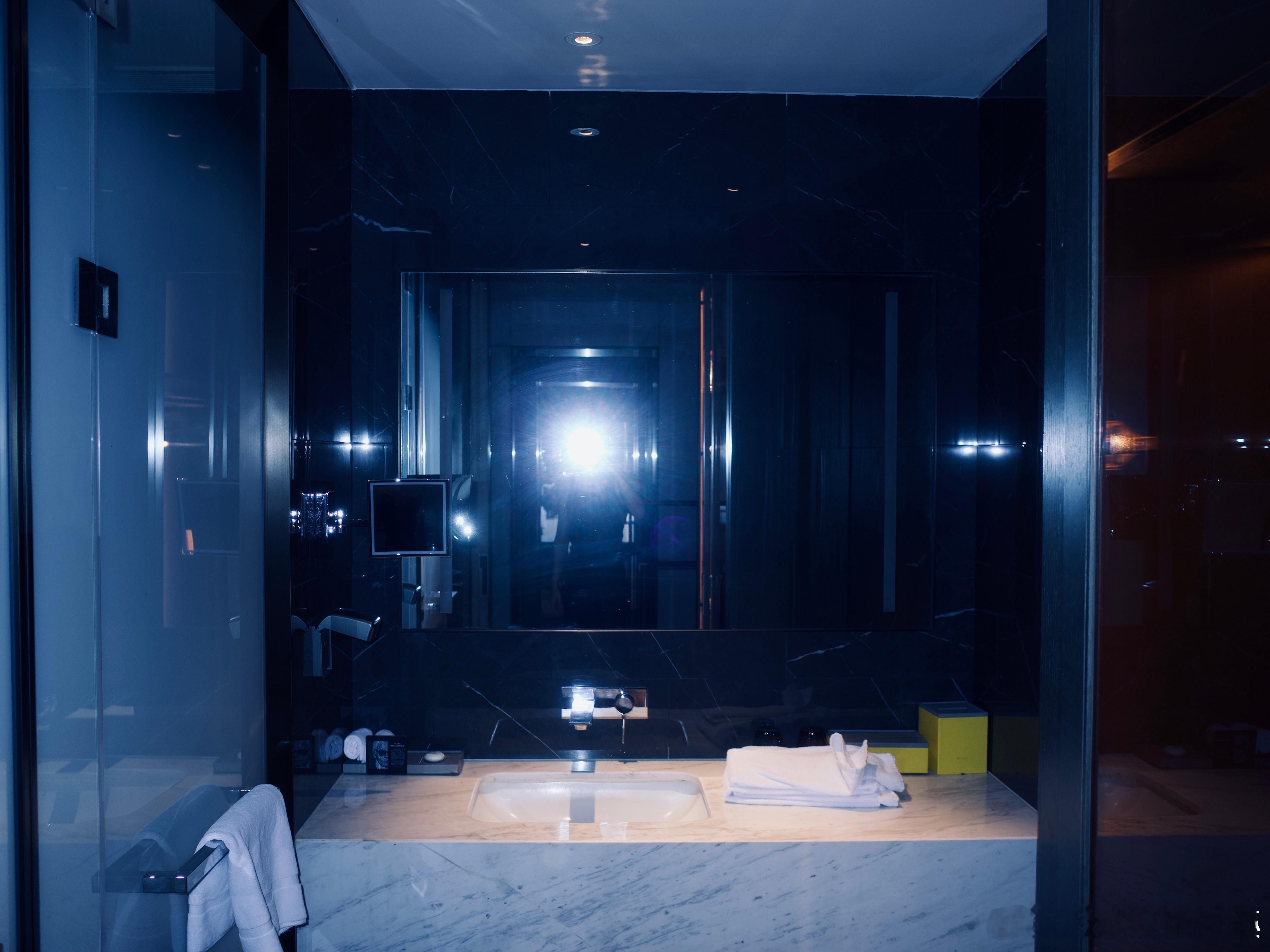 张峻豪保持饥饿保持高质张峻豪皮衣帅哥 张峻豪：保持饥饿保持高质张峻豪黑色皮衣造型