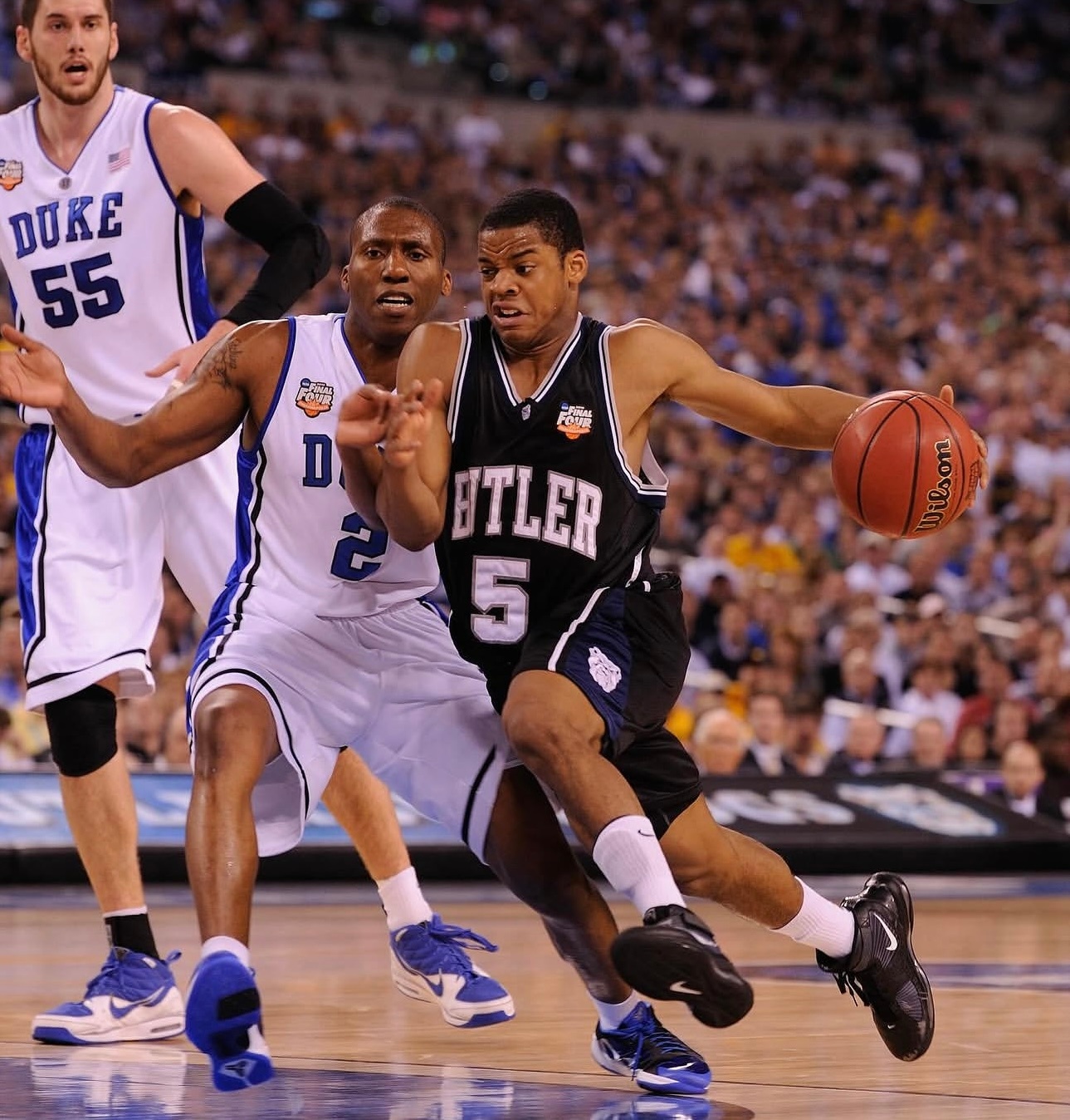 篮天下 2010年NCAA全国锦标赛总决赛，杜克大学最终以61-59战胜巴特勒大