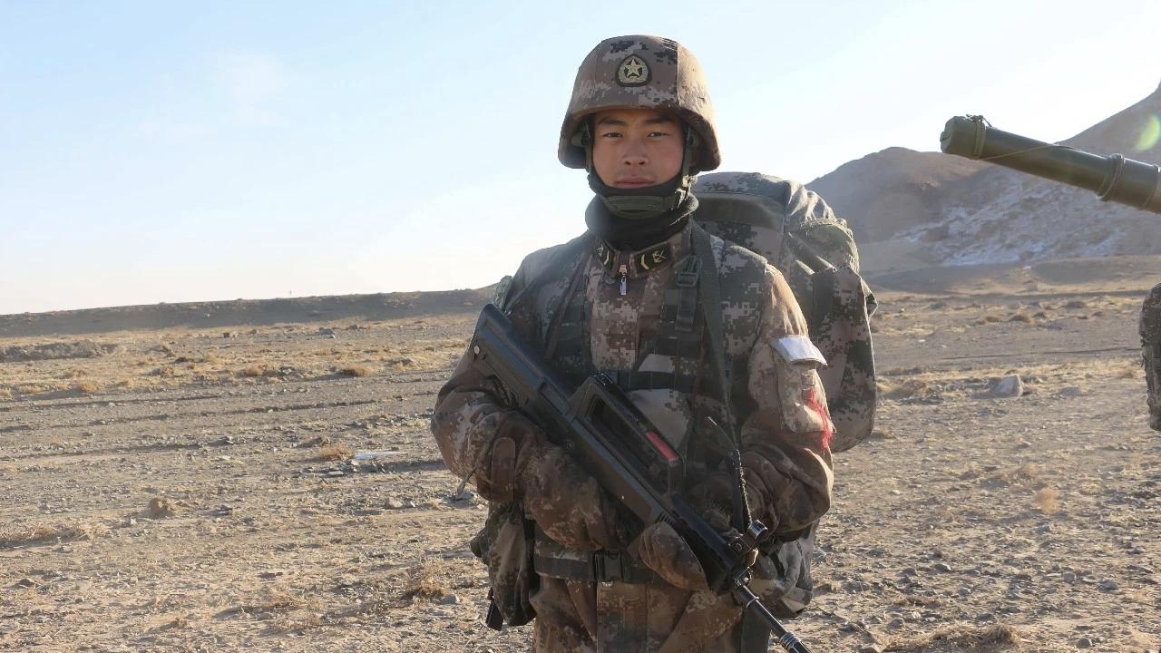   范为民，安徽阜阳人，1992年出生，2010年入伍，一级上士军衔，现为集团军