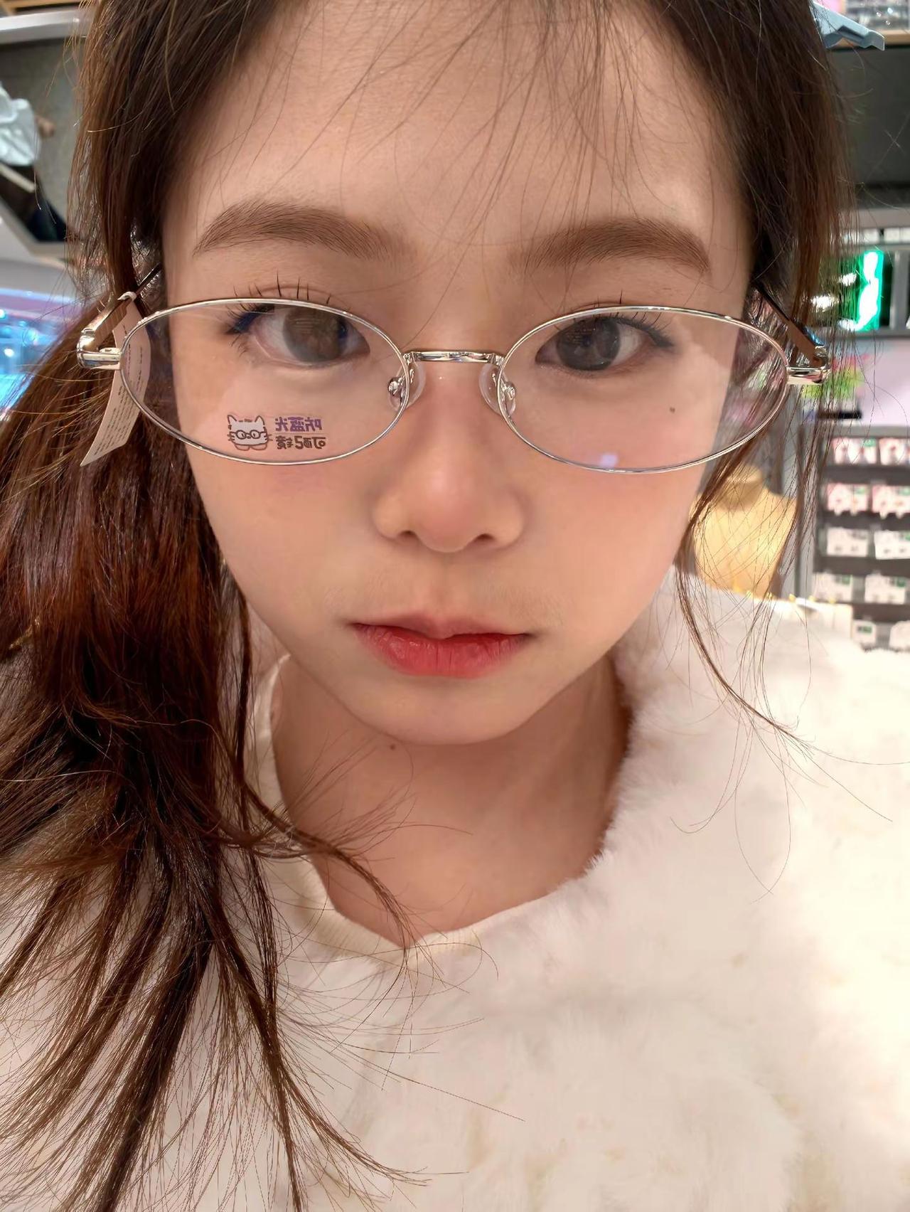 看上你的第一眼 眼镜 迷之角度甜妹