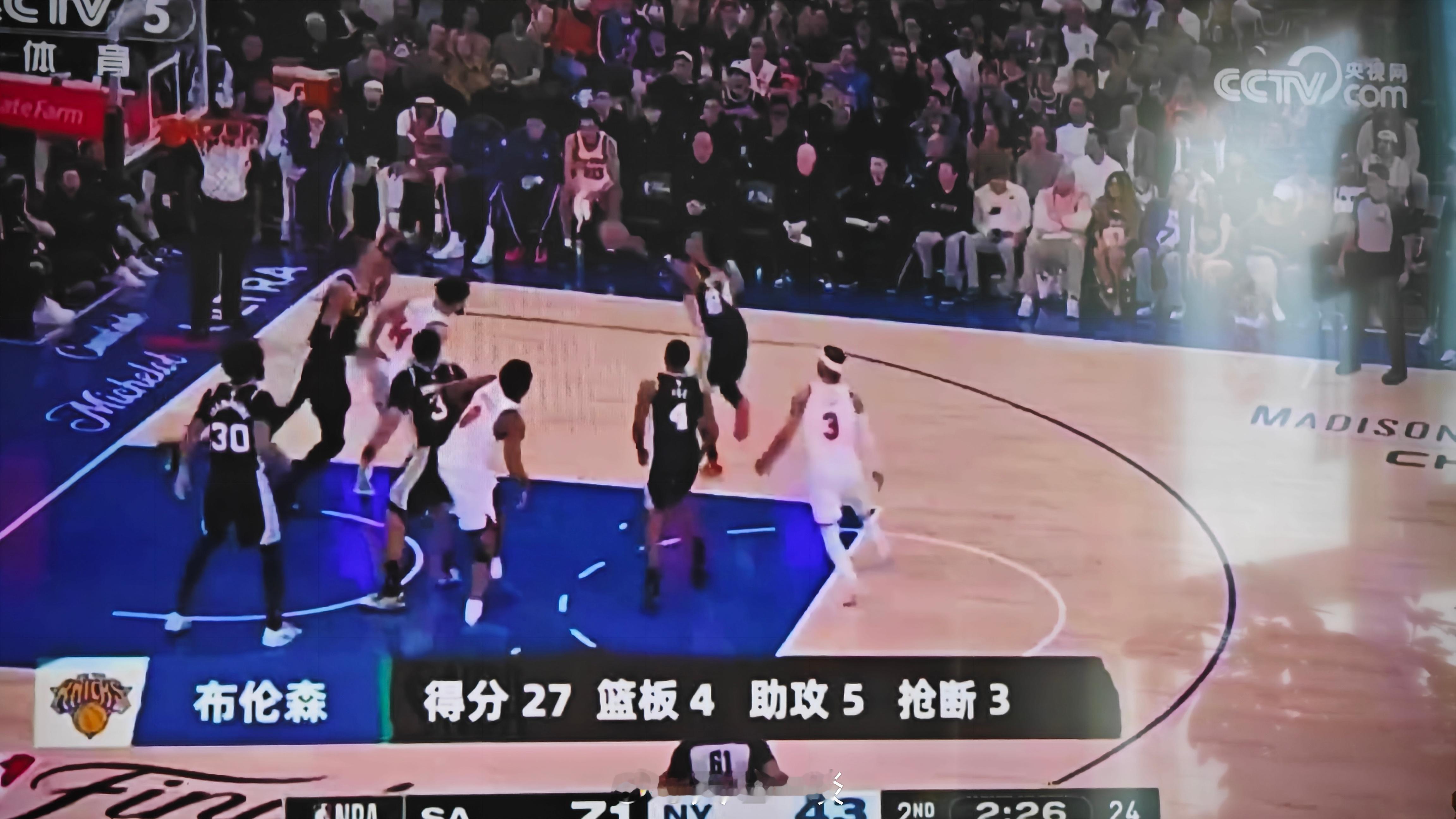 马刺vs尼克斯 还没结束。先来看看双方核心球员的表现。 