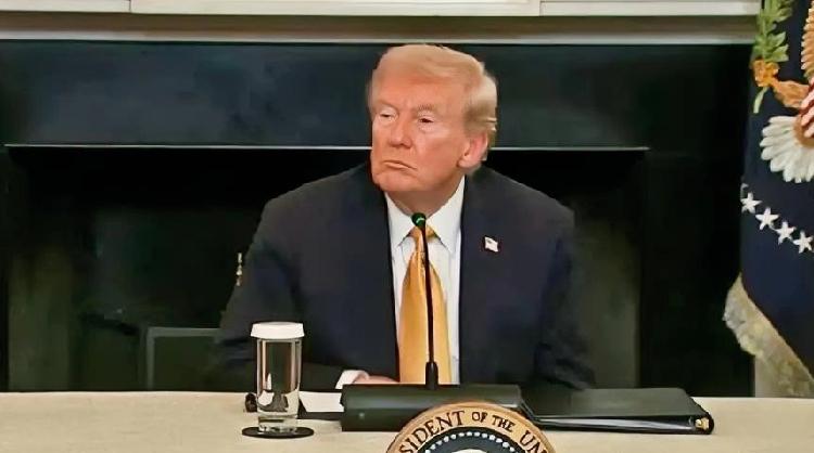 记者：普京今天基本上说俄罗斯不受美国制裁的影响。他说这不会对俄罗斯经济造成任何严
