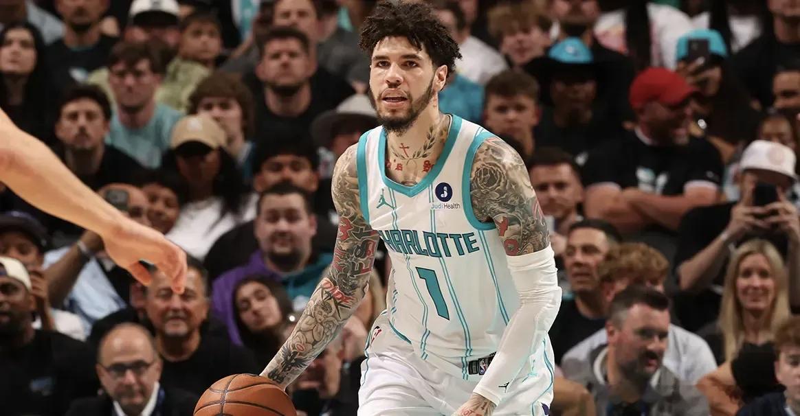 NBA季后赛东部附加赛🏀:黄蜂经历加时赛以127比126击败热火 