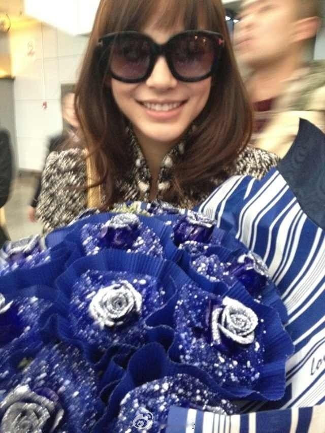 angelababy[超话] 🍃angelababy“我用笔描绘你的美好，携带