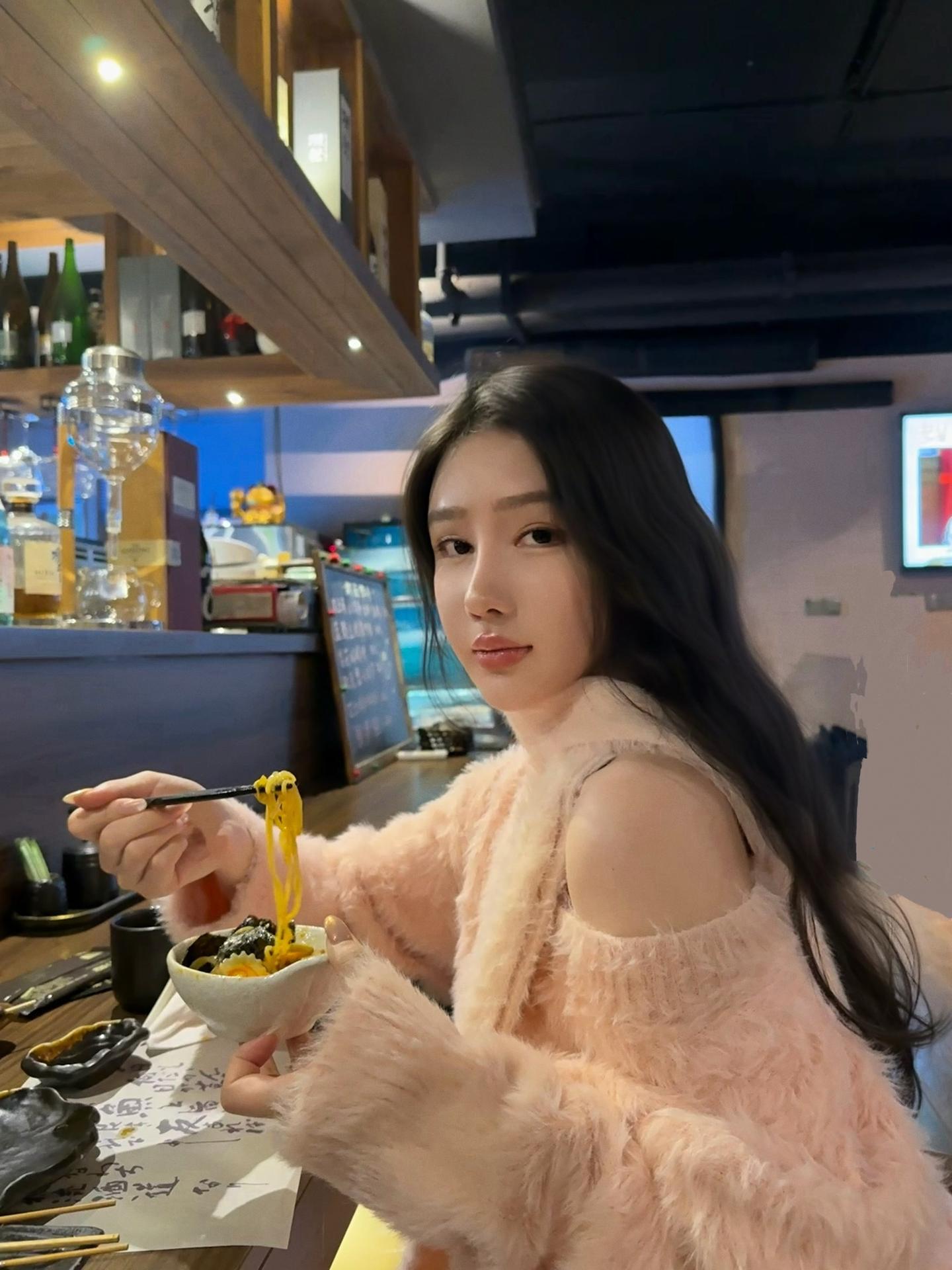 可不可以帮我吃饭 不想张嘴了