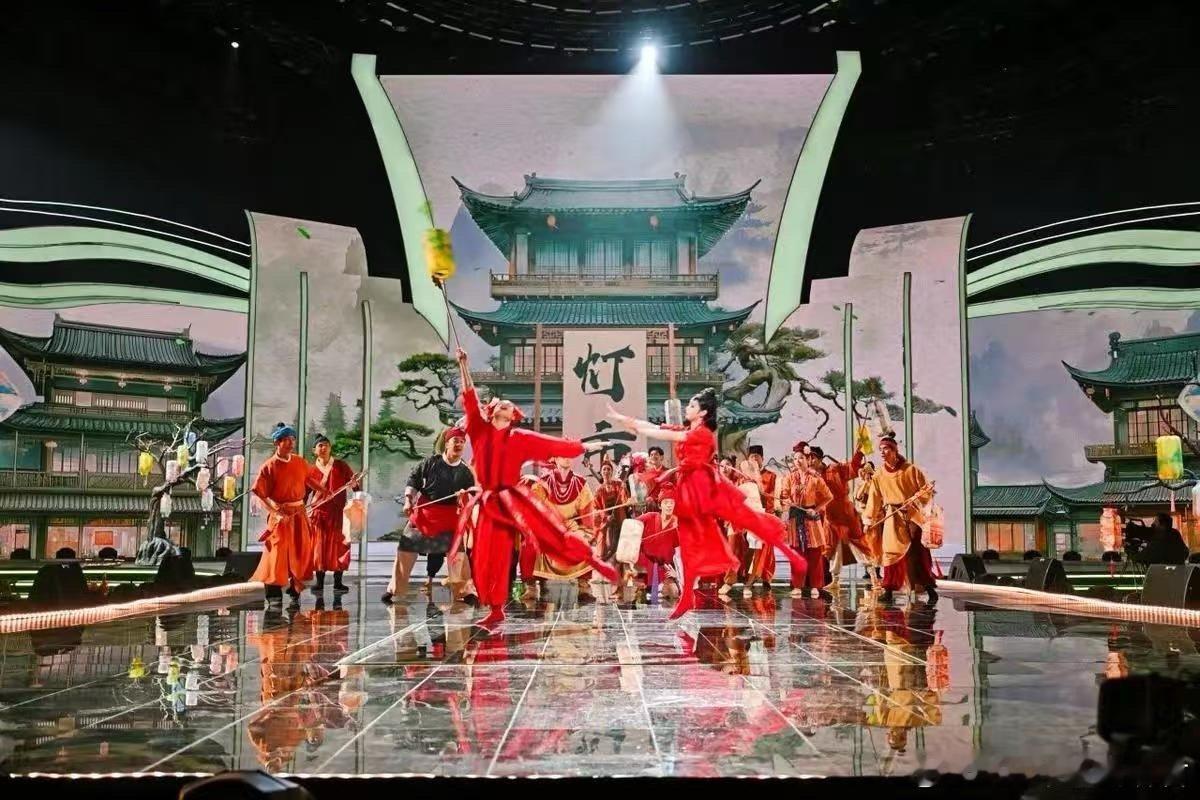 川渝年夜饭大礼盒来了 巴蜀风味撞上春晚舞台！年夜饭礼盒揭晓，安崎携手 TF 家族