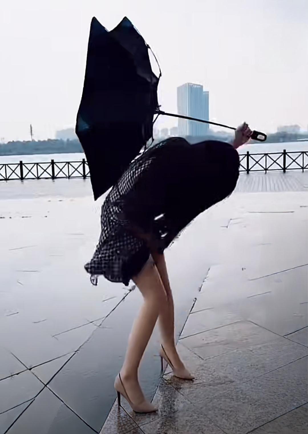 分享生活随手拍江边好大的风啊！