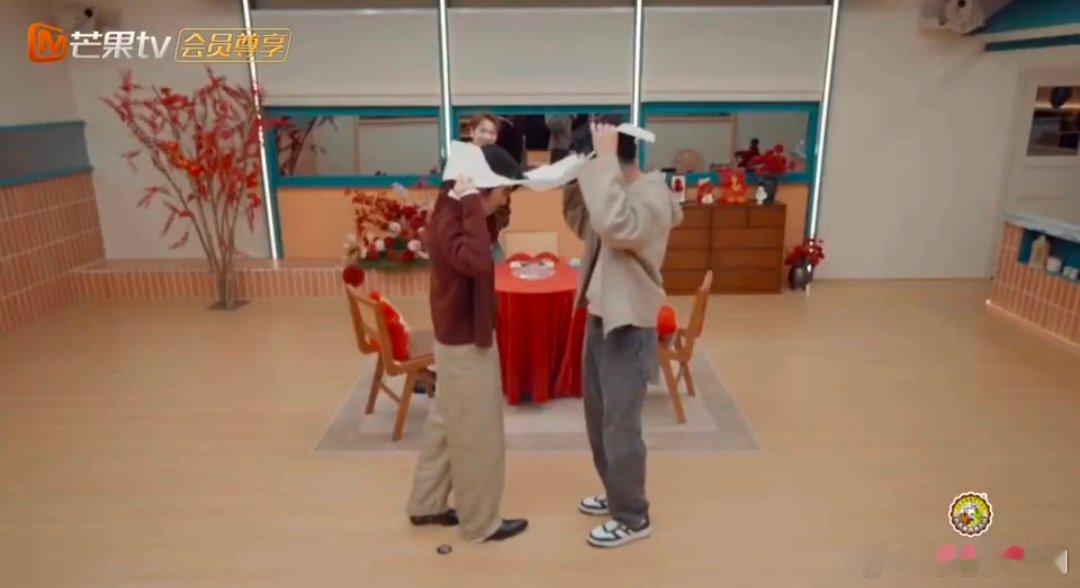 林宥嘉周兴哲这么暧昧吗 声生不息  谁懂啊！林宥嘉周兴哲对视即红温，周兴哲喊着要