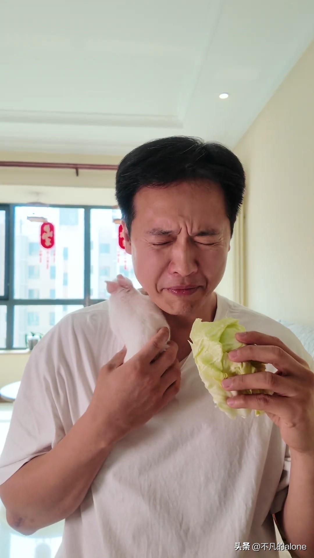 3月18日，高云翔再次更新减肥vlog，他现在的体重是182斤，也太胖了吧。
