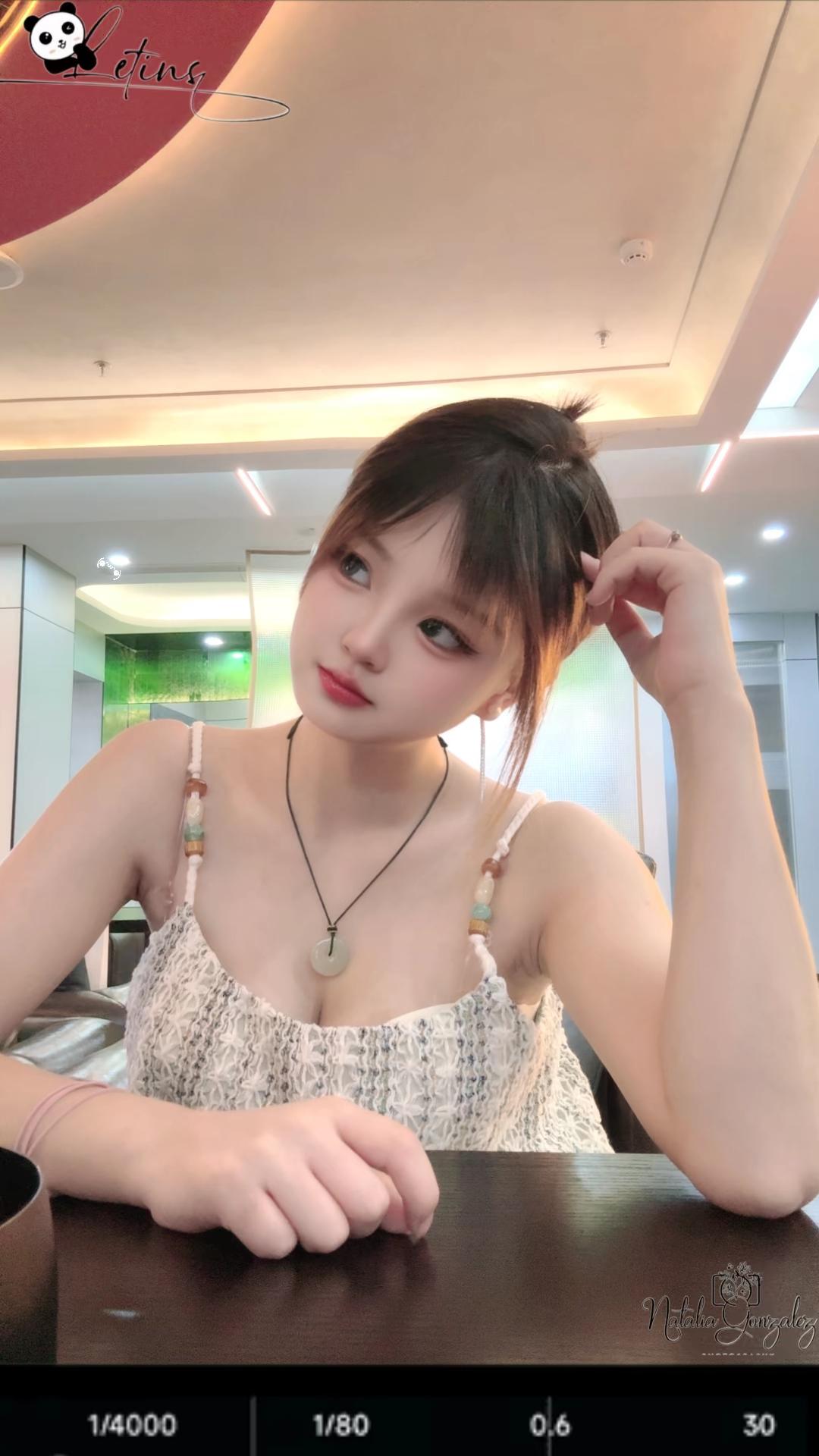 我总以为忍耐可以保全我所珍视的关系 所以总有人踩着我的好怪我没更好。