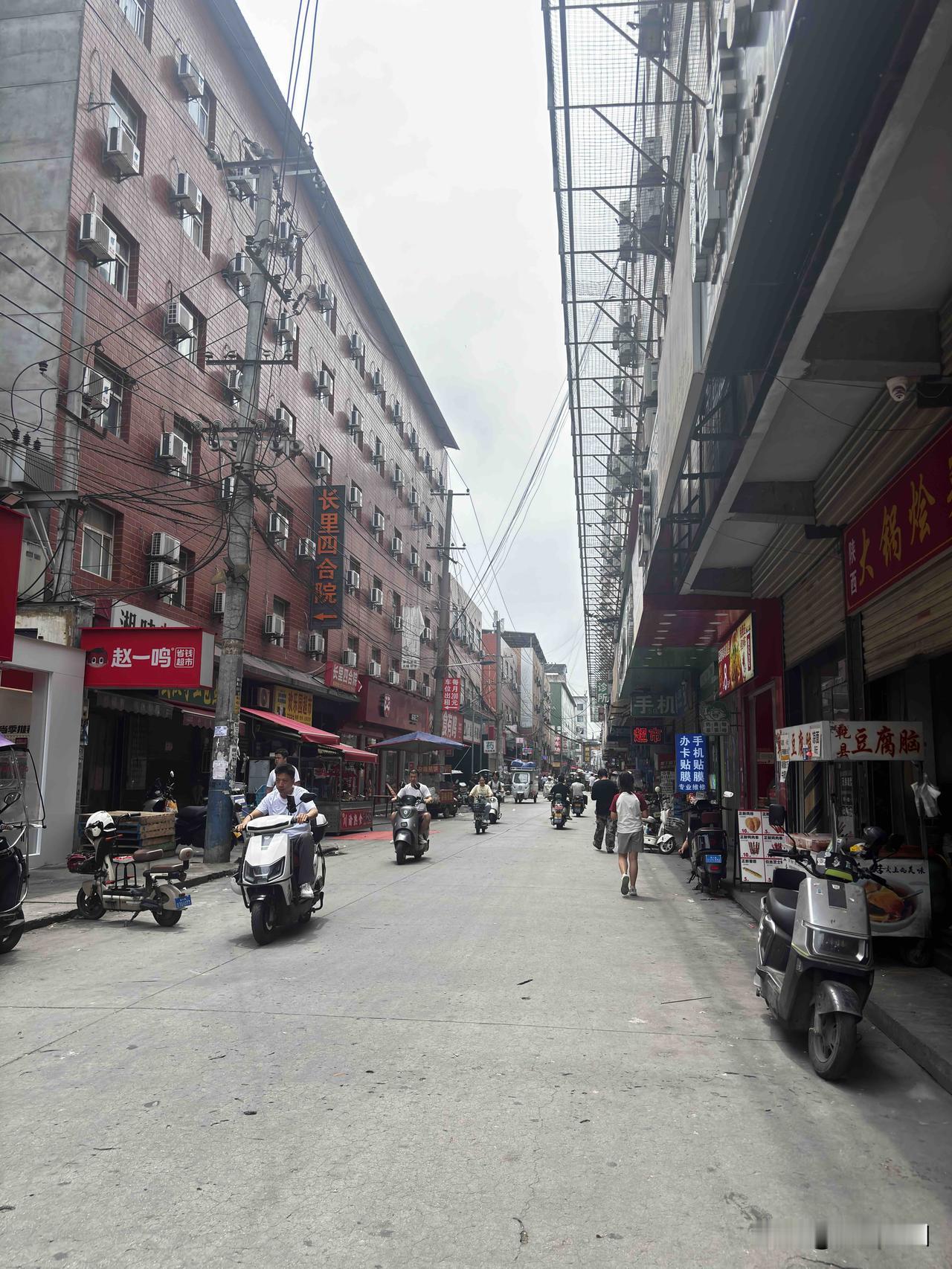 西安长里村随拍，曾经被网友称为比亚迪员工的根据地，现在不知道村里还有比亚迪员工租