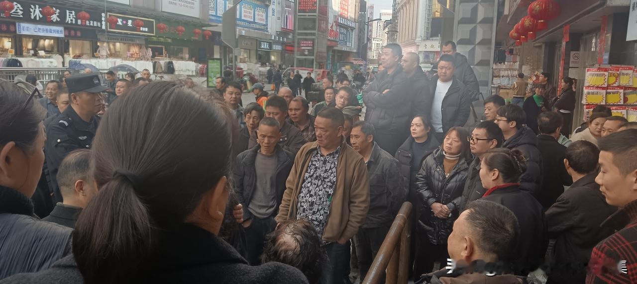 株洲服装市场这个暖心举动感动了在场的所有人 前不久我去了株洲服装批发市场买衣服，