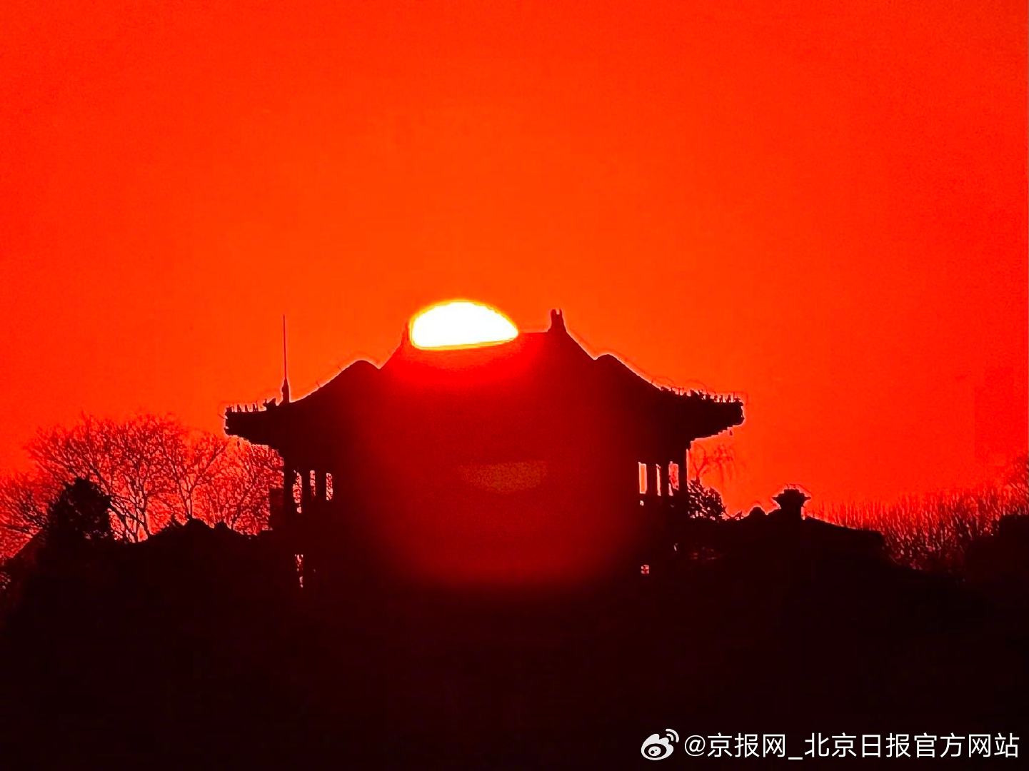 【闪耀！#今天的朝霞是荣耀的金色#】#一觉醒来苏翊鸣摘铜牌# 北京时间2月8日，