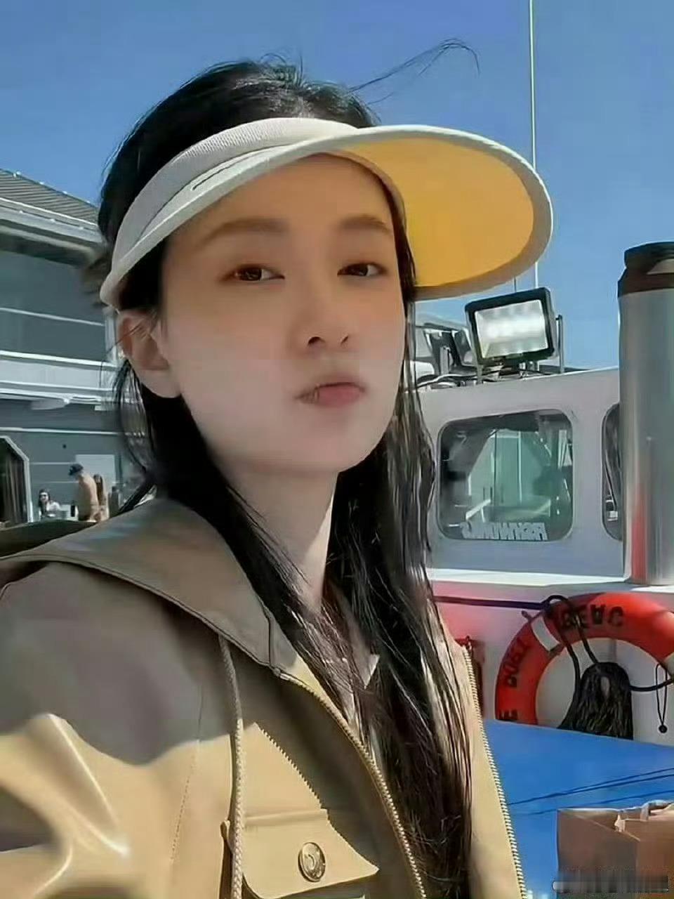 乔欣跟老公在美国度假，33岁赖柏霖少见露面，他俩出海钓鱼，兴奋大喊！老幸福了！ 