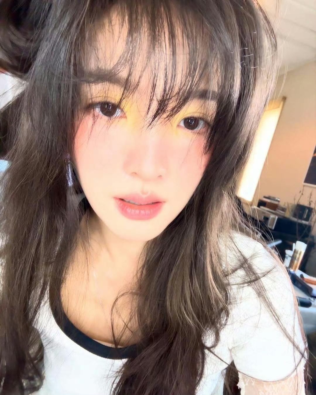 这个妆显得章若楠好嫩好嫩[亲亲] 我还没认出来是她 ​​​