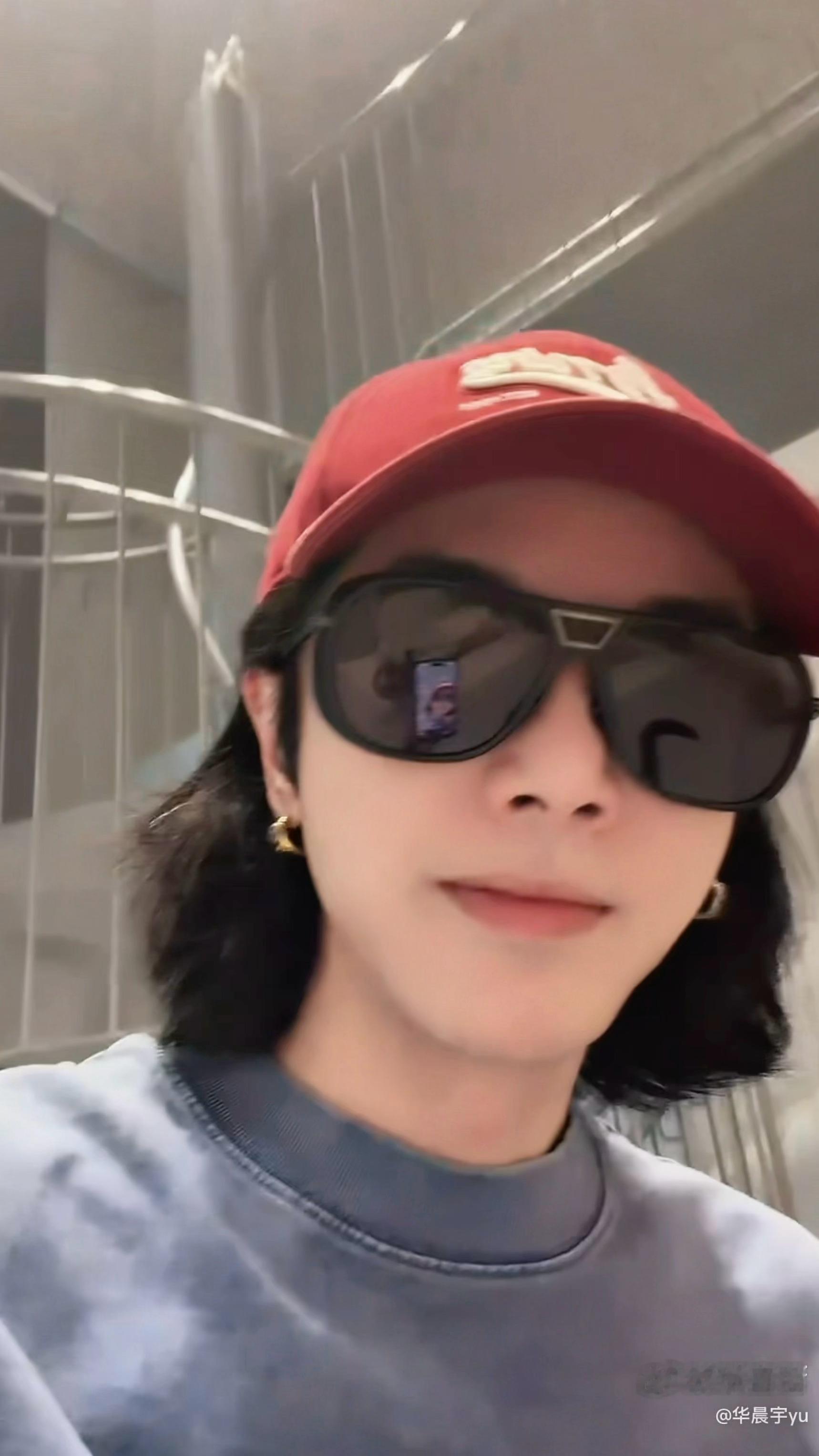这小墨镜整得和双摄一样 ​​​