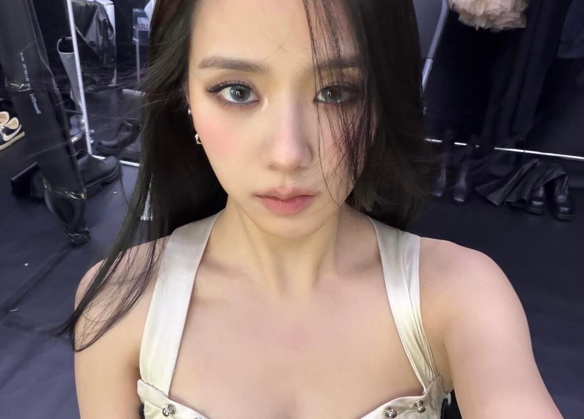 金智秀Jisoo今日更新🤳🏻 