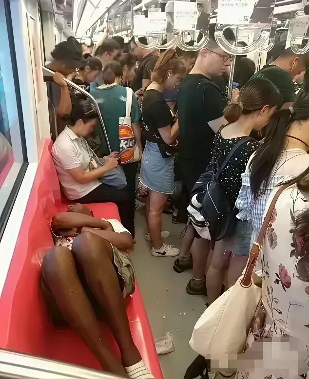 他怎么可以做到如此放肆？
为何就没有一人制止呢？无解！[what]