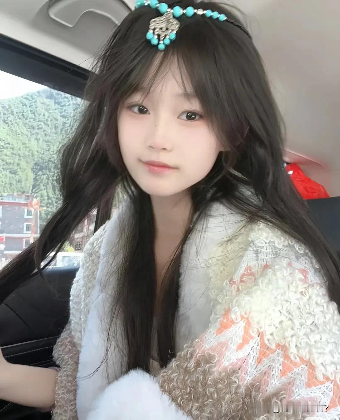 如此清纯可爱的美女谁能不爱呢？人们常说男人是最专一的，始终爱年轻漂亮的女孩。不过