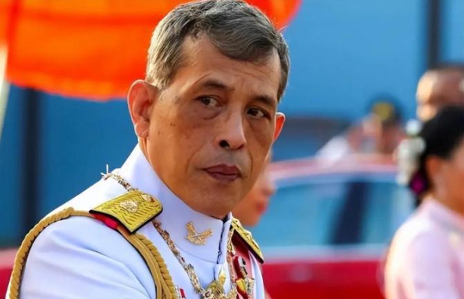 正义或许会迟到，但泰国的F-16绝不缺席！
洪森父子把电诈头目陈志当座上宾，以为