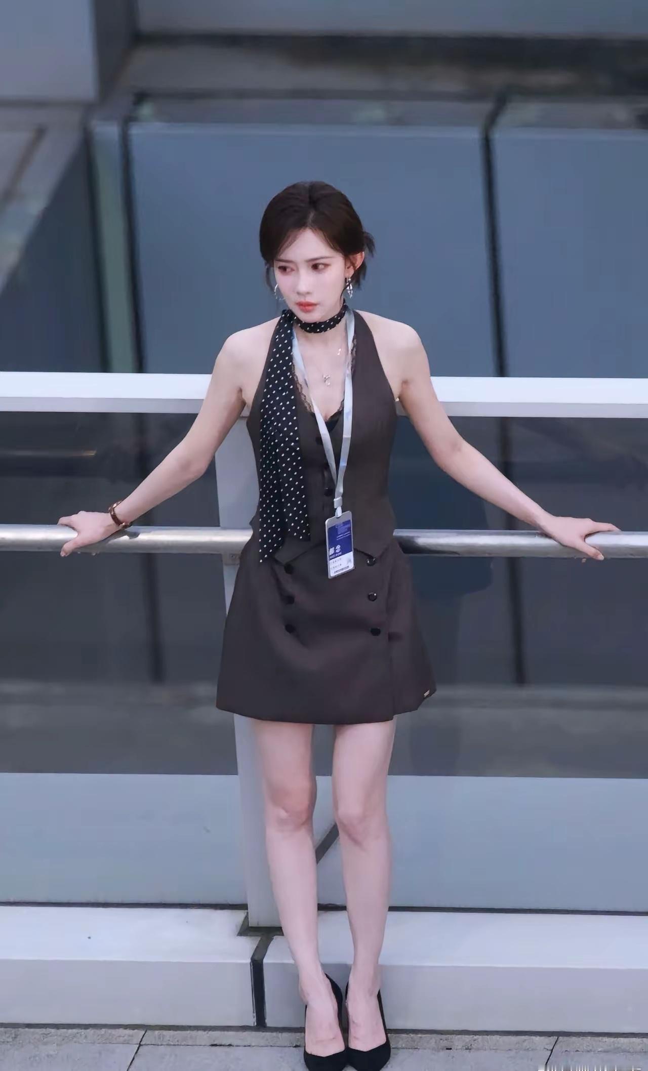 爱在无尽夏孟氏穿搭，很难好好穿一件衣服。 ​​​