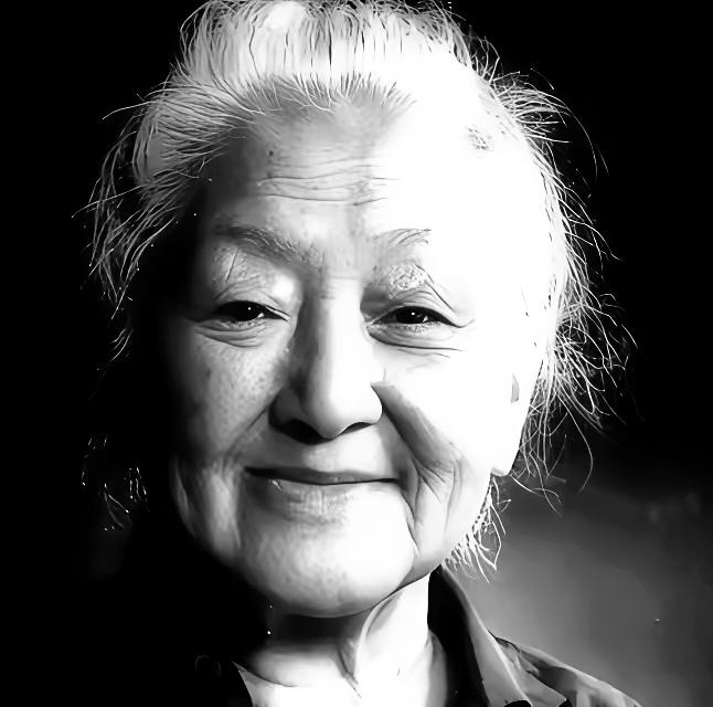 1978年，核物理大拿何泽慧挎着补丁布包去买菜，摊贩瞅她穿得寒酸，斜眼讥讽：“老