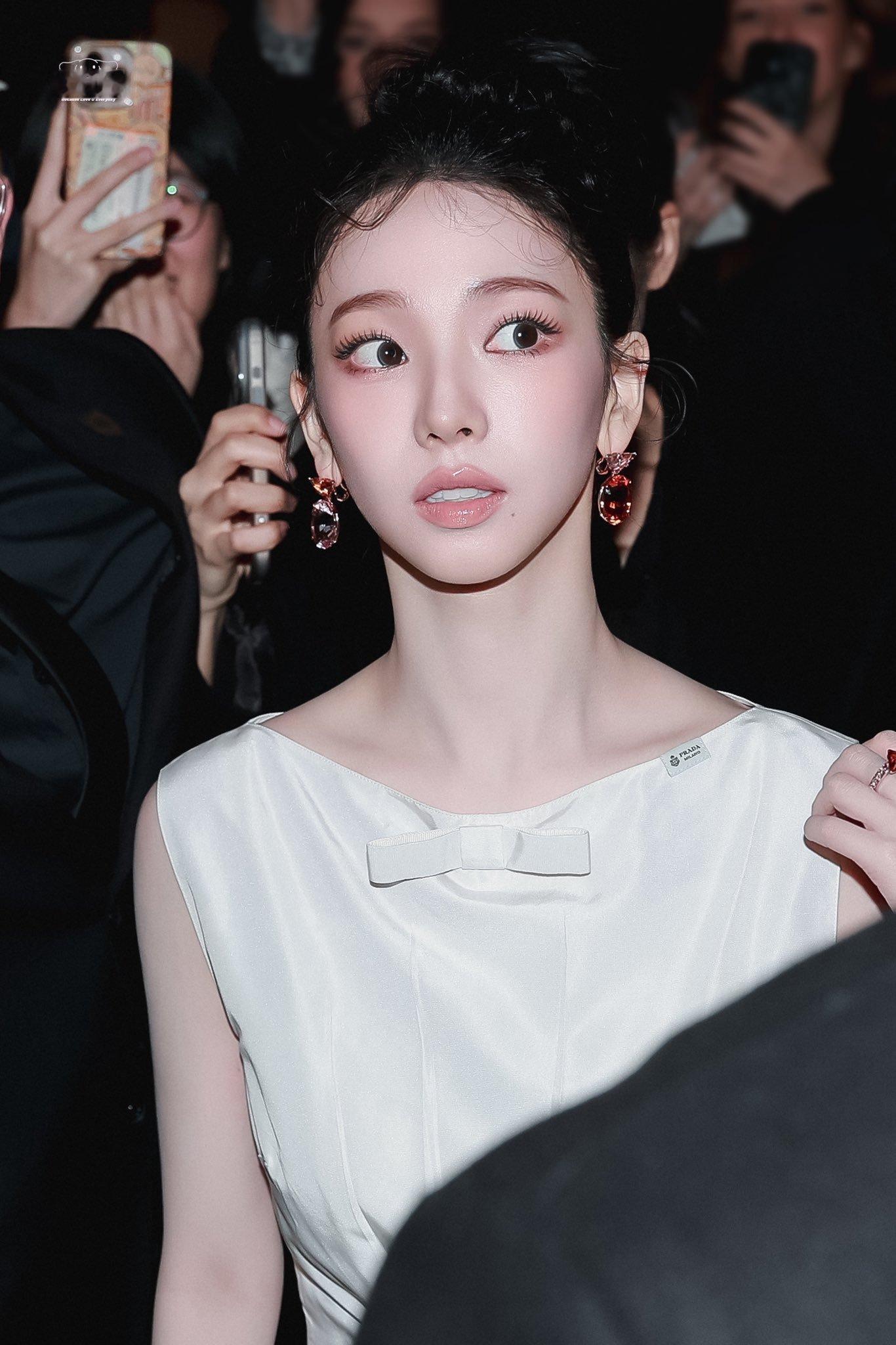 美晕了😻Prada外网认领了柳智敏