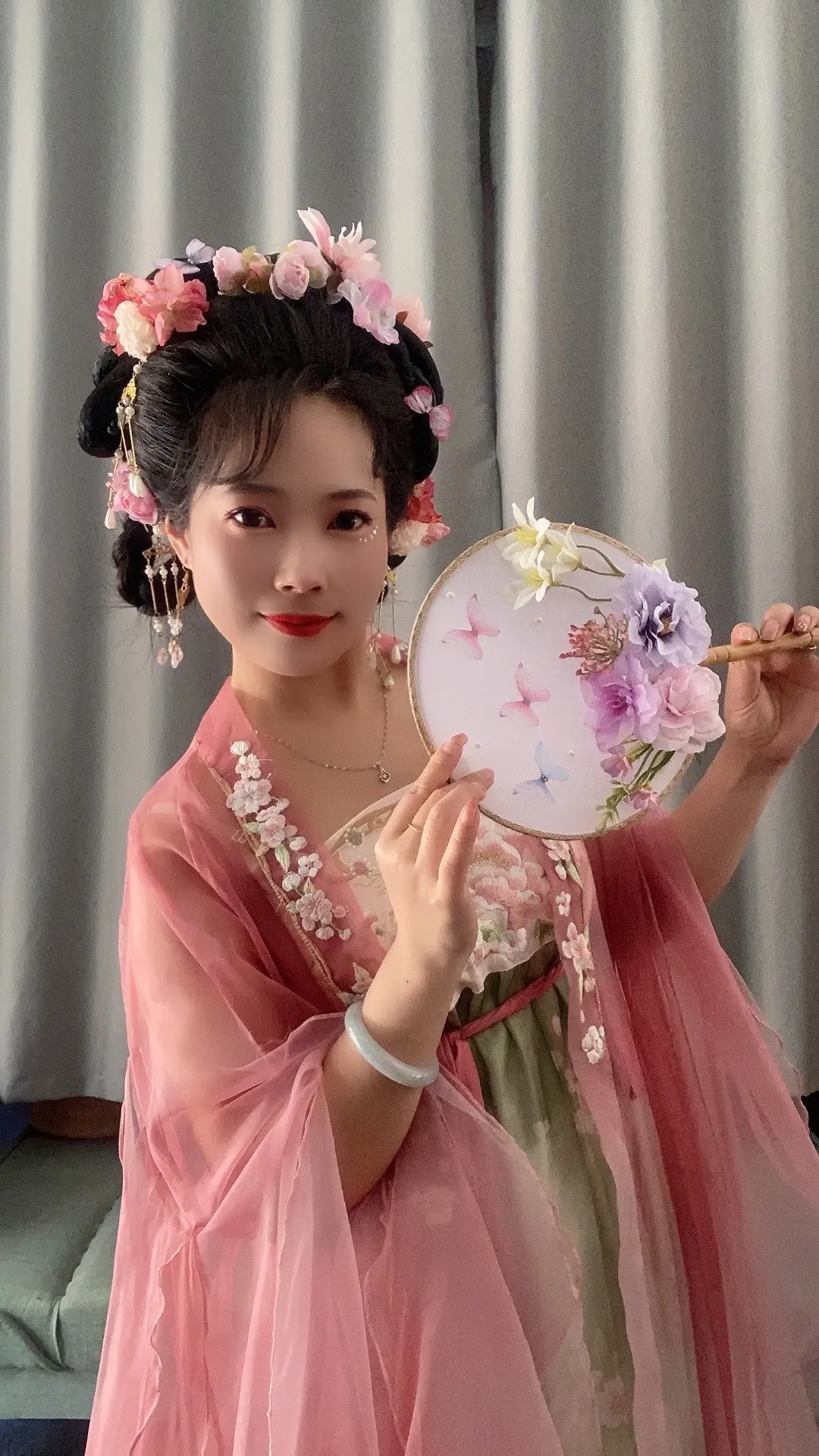 太满意自己做的这个妆造了，好喜欢啊😃