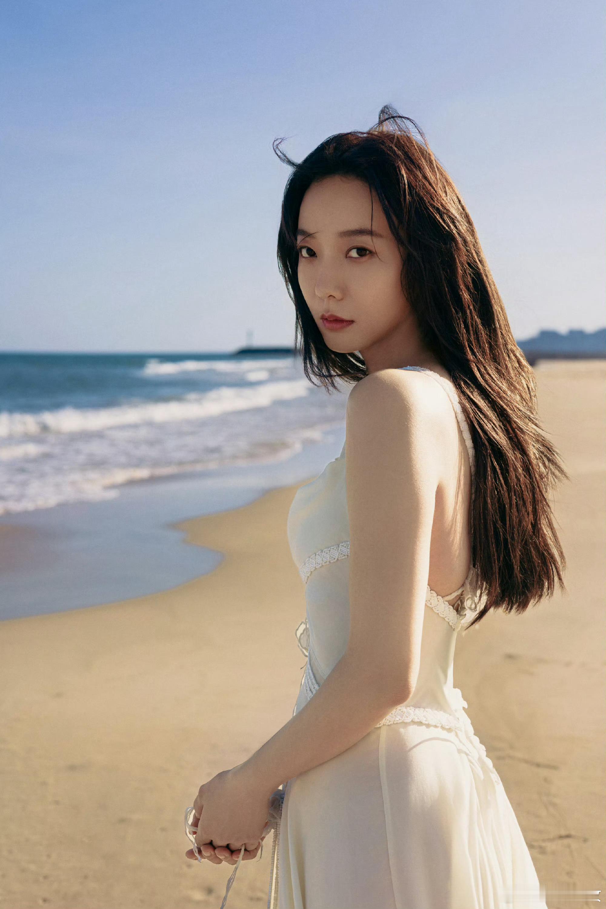 王珞丹长发梦回后会无期 看到这组图直接喊出声！和电影里一样美到失语，长发造型把清