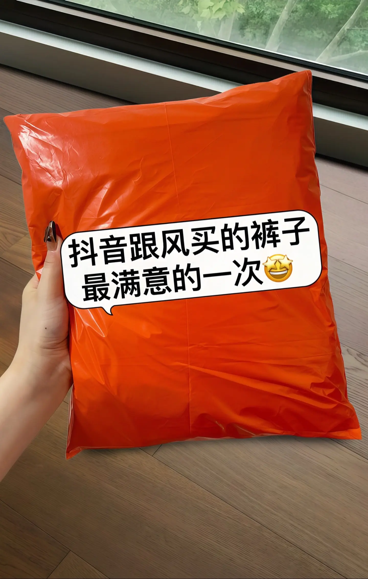 啊啊～谁懂新中式的美！穿上这套黑色西装阔腿裤，瞬间被惊艳。利落剪裁融合...