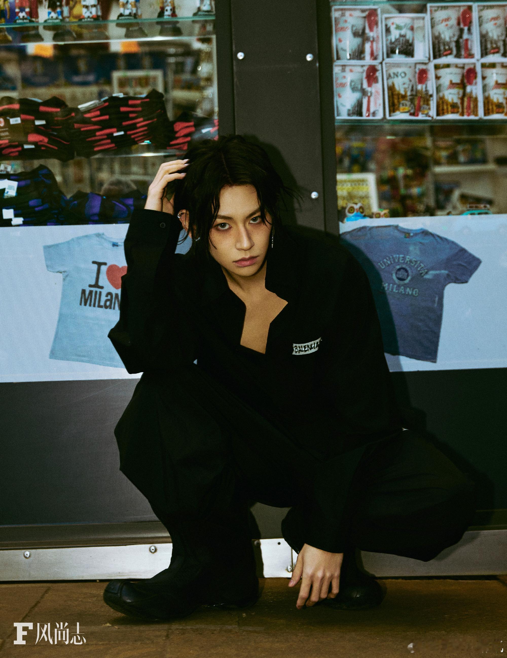 小鬼内娱粉宝男小鬼说海外巡演是为了学习小鬼直播里的样子真的太圈粉，全程都在替粉丝