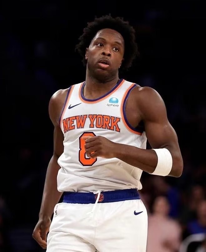 NBA尼克斯这套阵容，还是有缺点：1，说到底还是轮换阵容不够，替补席的麦克布莱德