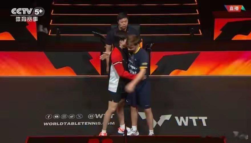 王楚钦因伤退赛WTT香港总决赛男单半决赛，王楚钦因伤退赛，莫雷加德晋级决赛，两人
