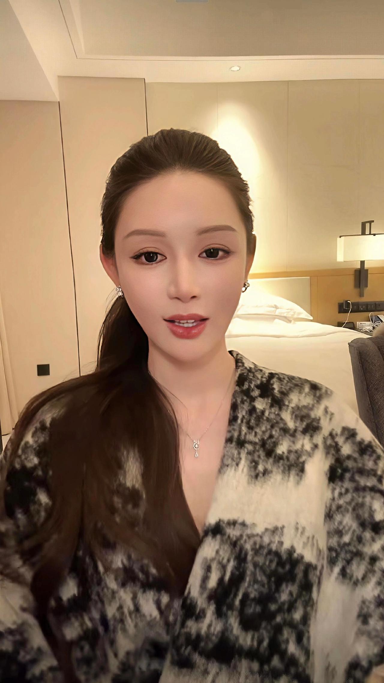 @敏敏💫 @小敏～ 
御姐 美女 这谁能顶得住啊 极品身材