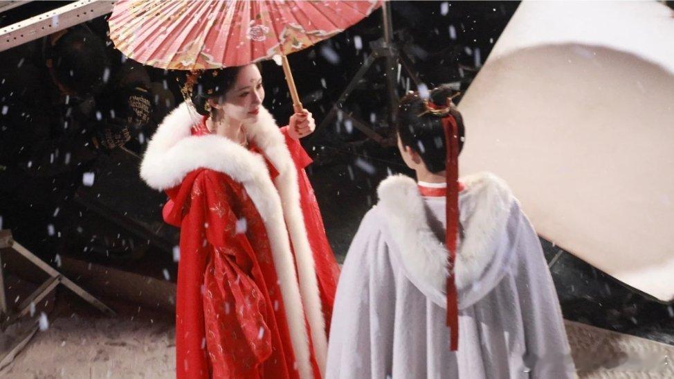 昀牵孟绕 这个对视酥酥麻麻 