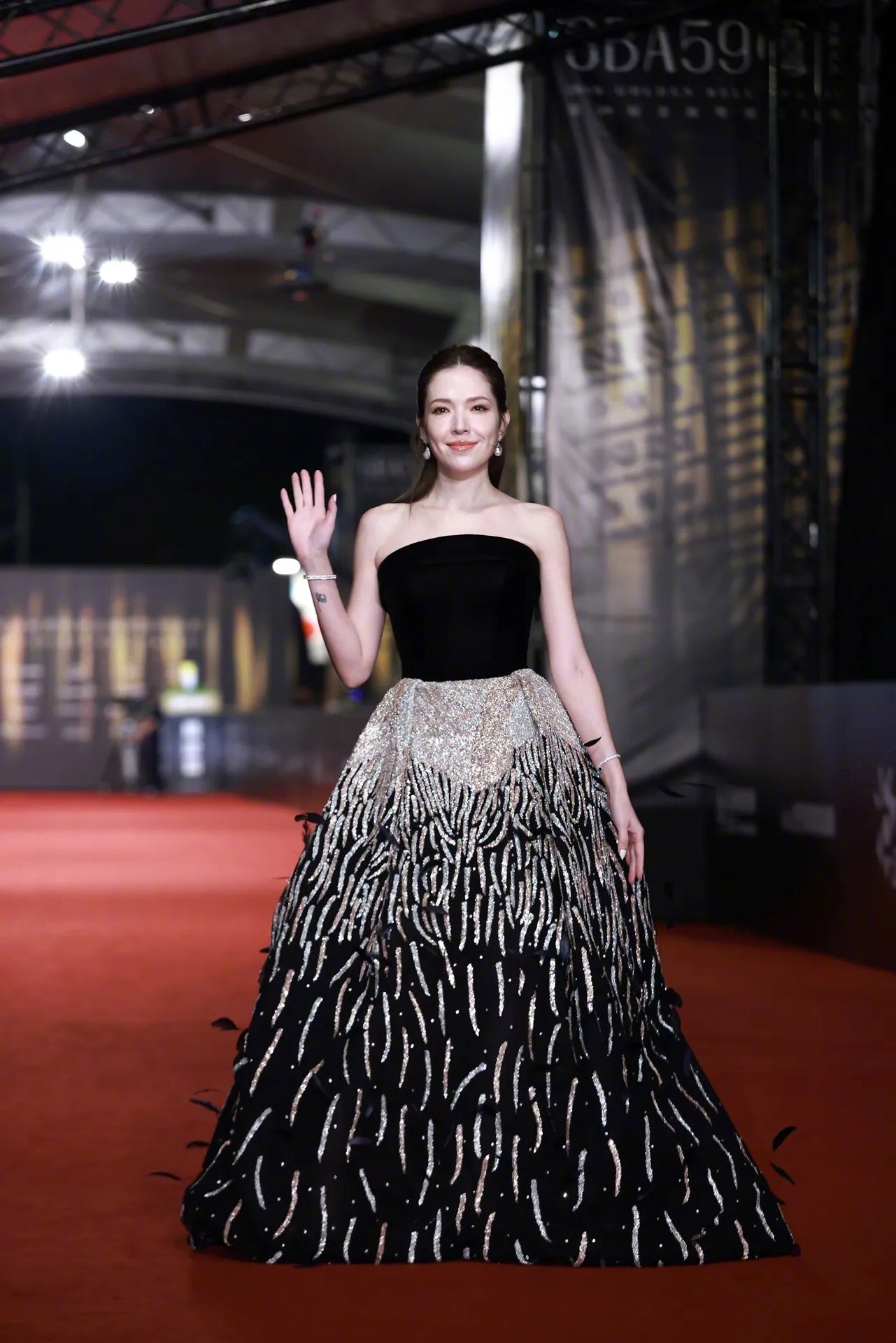 2024金钟奖，戏剧类颁奖典礼红毯造型：许玮甯（身穿Sophie Couture