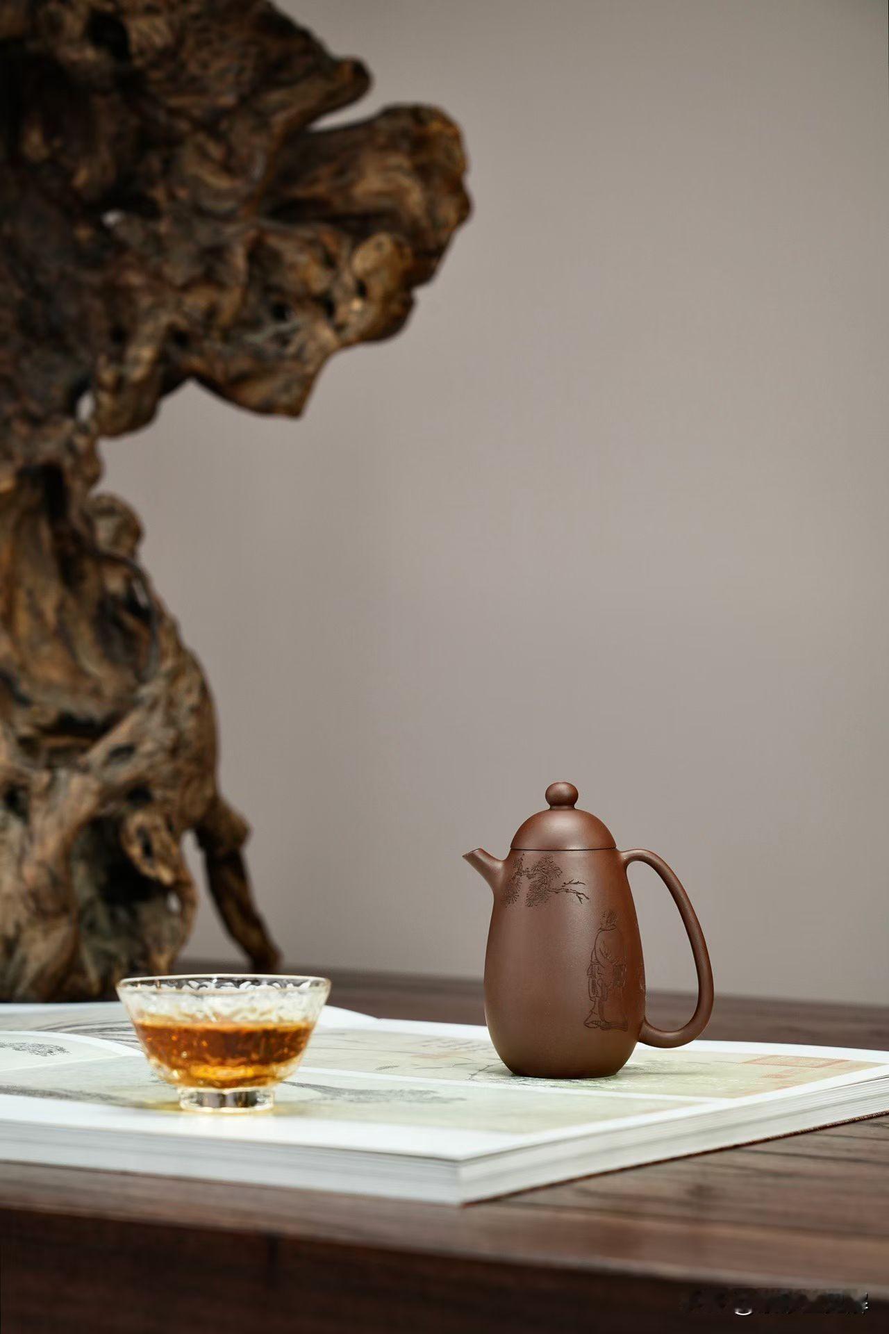 纯黑色的紫砂壶，到底能不能买？
关于紫砂壶泥料的问题，之前讲过不少。最常挂在嘴边