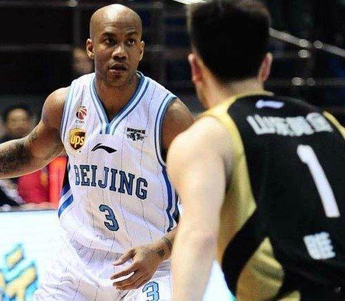 【北京险胜终结对山东5连败 马布里复出9+7被逐】2月6日据消息，2013-14